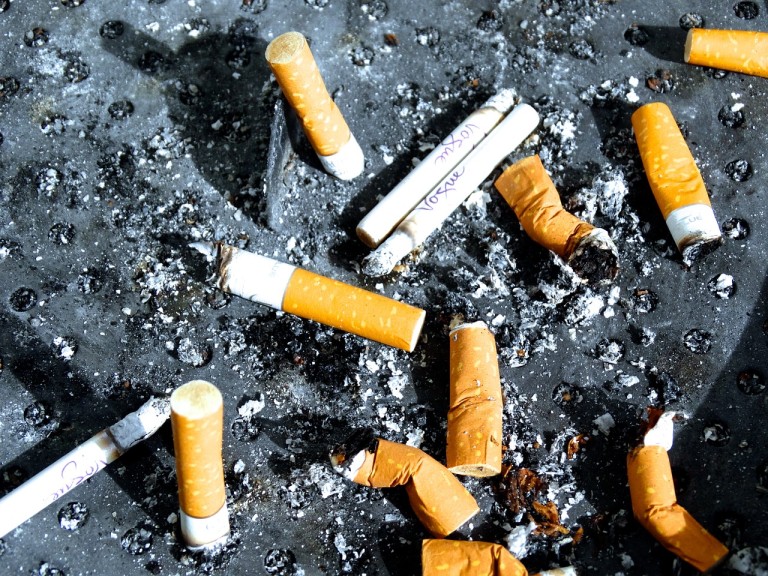 Niezwykle bez liku osób uzalewżnionych jest od palenia papierosów